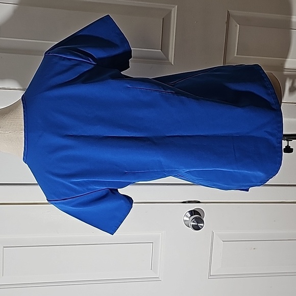 FIG, scrub top blue size small. V neck. One pocket. - Picture 5 of 6